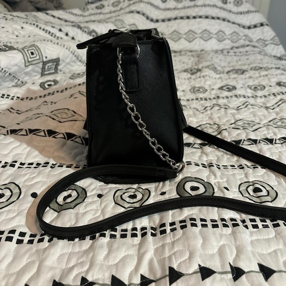 Small black Guess handbag with strap for over the shoulder - Picture 3 of 7